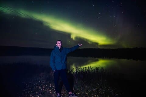 Northern lights hunting photo tour with bbq; small groups