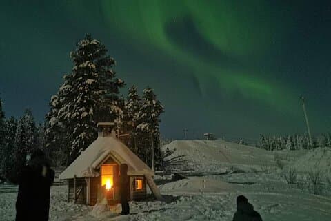 Northern Lights Auroras from Kemi-Tornio with Pickup