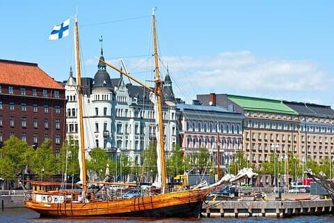 Relaxed Helsinki: A Comfortable City Tour from Port at Easy Pace