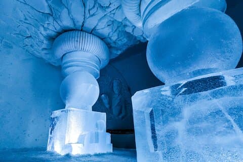 Rovaniemi: Arctic SnowHotel and Glass Igloos Visit with Transfers