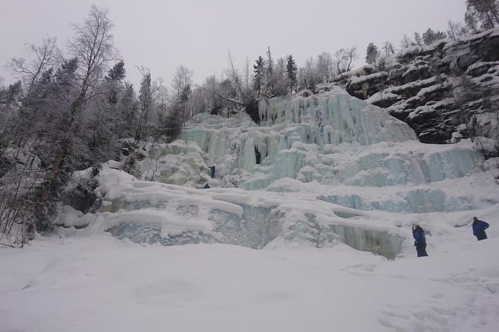 Mammuth frozen waterfall