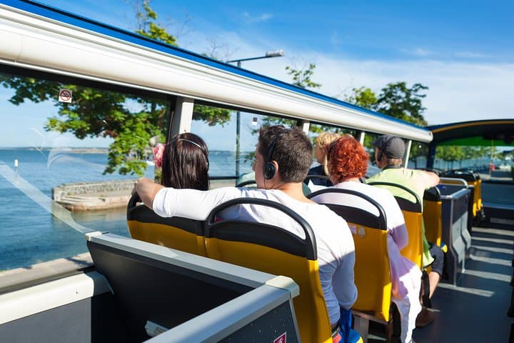 Bus tour audio-guided in 10 languages