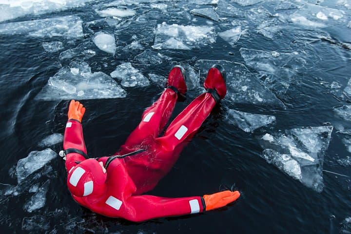 Arctic Ice Floating -Day floating