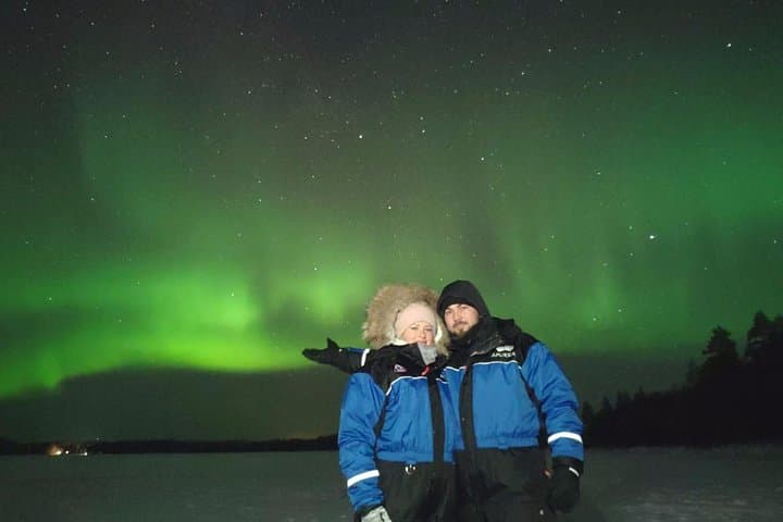 Northern lights hunting photo tour with bbq; small groups