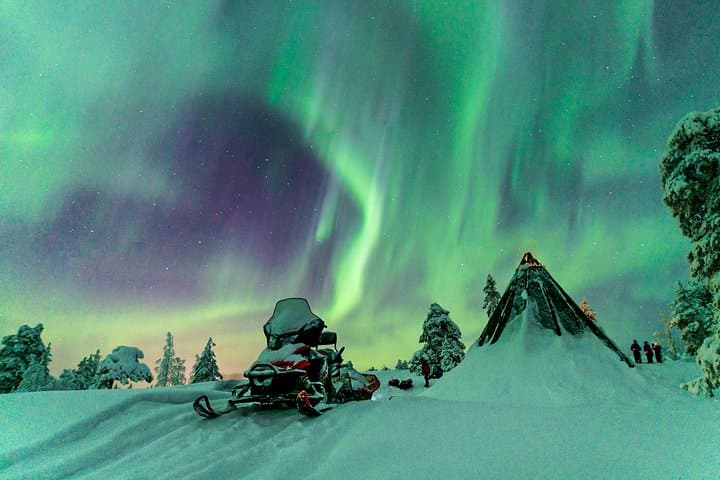 Hunting Northern Lights by Snowmobile - Rovaniemi