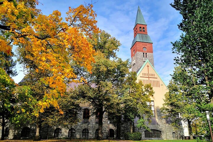 Helsinki walking tour with a city planner