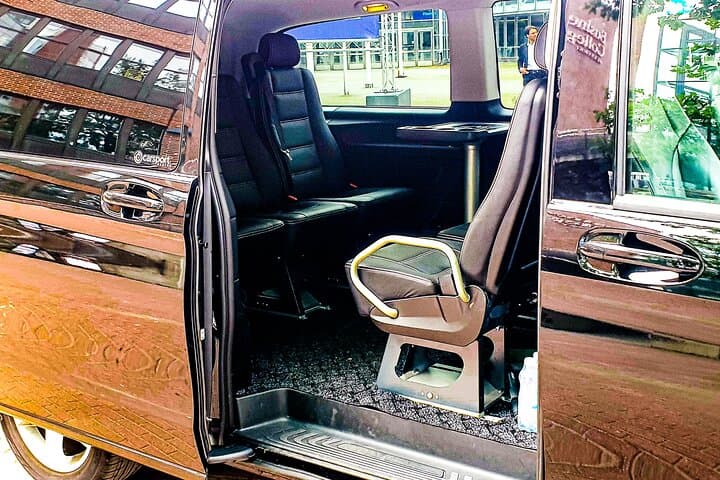 Private VIP Transfer from or to Helsinki Airport
