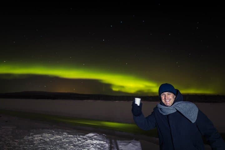 Northern lights hunting photo tour with bbq; small groups