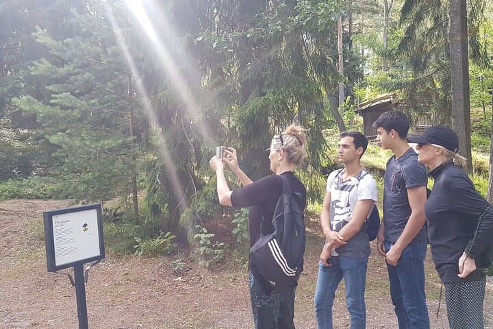 Pick up your e‑bike in Munkkivuori and follow our easy route to hidden coastal paths and Seurasaari.