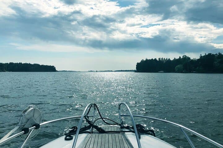 2-Hours Private VIP Tour by Modern Boat in Helsinki Archipelago