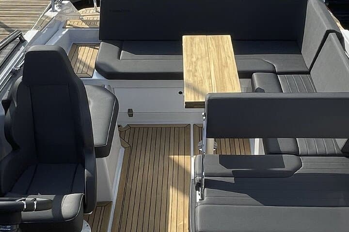 2-Hours Private VIP Tour by Modern Boat in Helsinki Archipelago