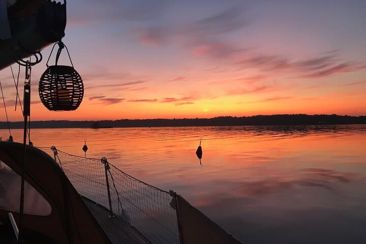 3-Hour Small Group Guided Evening Sailing in Front of Helsinki