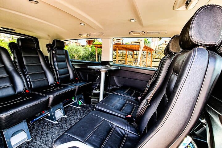 Luxury Return Transfer from Helsinki Airport to Helsinki