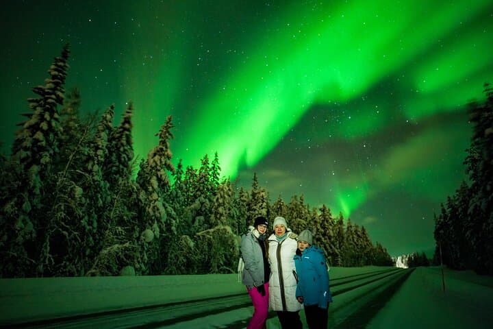 Family friendly Northern Lights tour in Rovaniemi