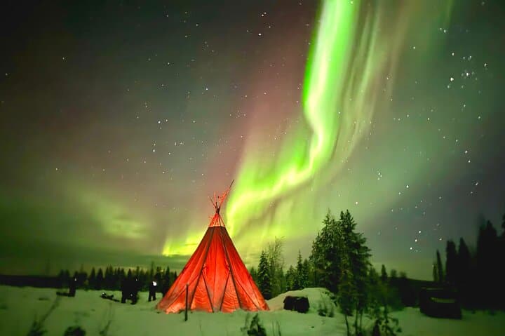 Northern Lights Tour At The Campfire