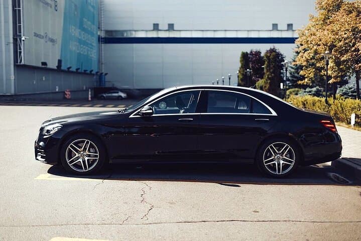 Airport Transfer: Helsinki to Airport HEL by Business Car