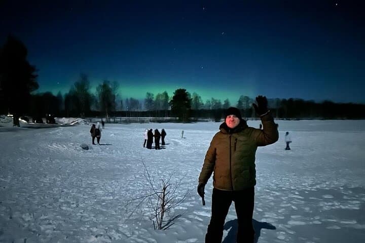 From Rovaniemi: Northern Lights Tour with Campfire Snacks
