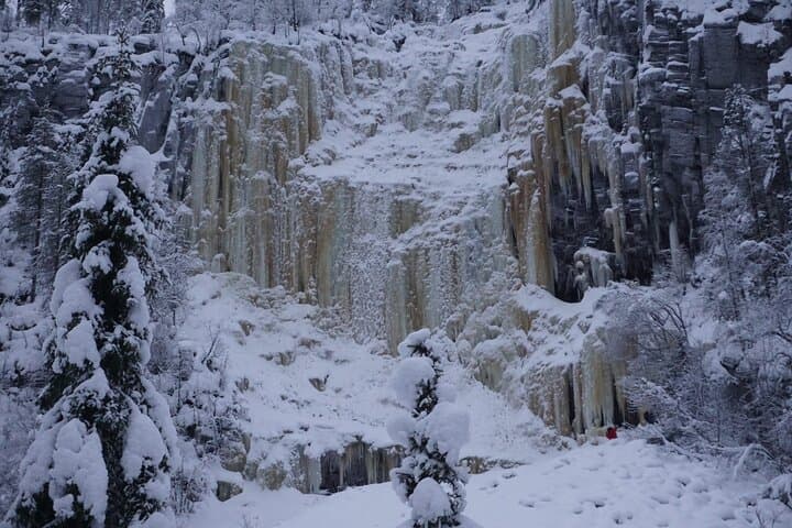 Korouoma Frozen Waterfalls with BBQ–Small Group from Rovaniemi