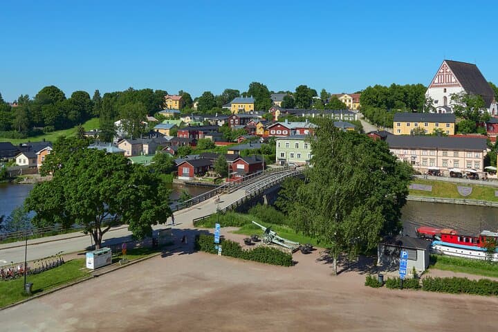 Full-Day Tour of Helsinki Landmarks and Porvoo's Old Town