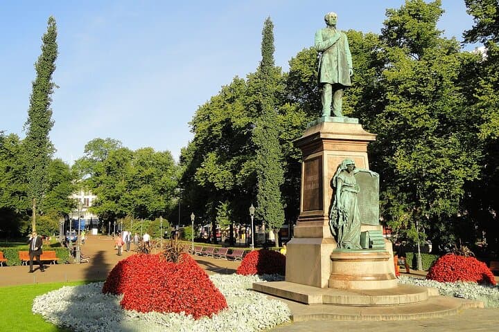 Private Guided Tour Helsinki and Porvoo by Mercedes V-class+Guide