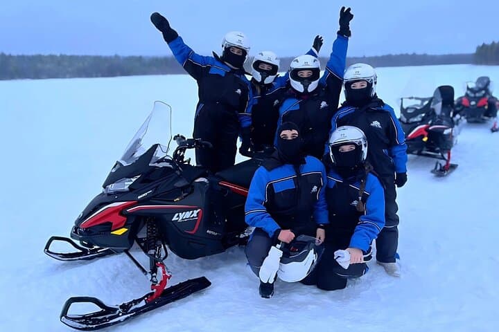 Rovaniemi: Drive New 2025 Snowmobiles on Arctic Safari