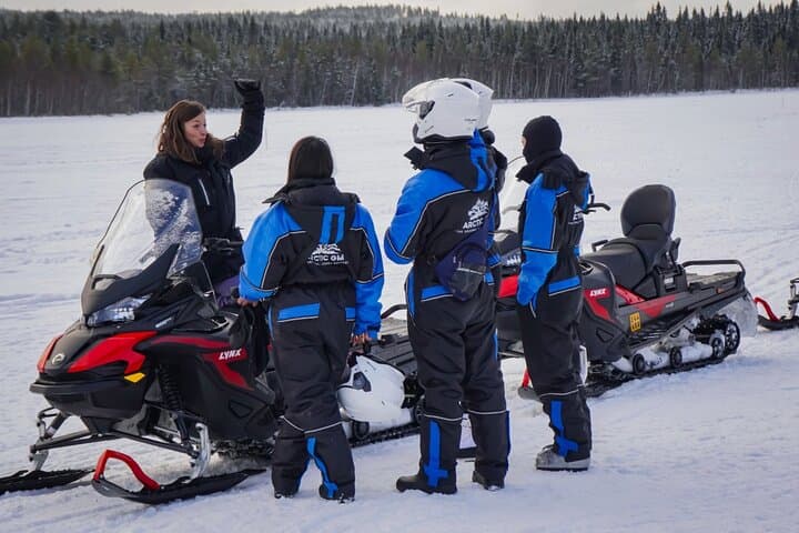 Rovaniemi: Drive New 2025 Snowmobiles on Arctic Safari