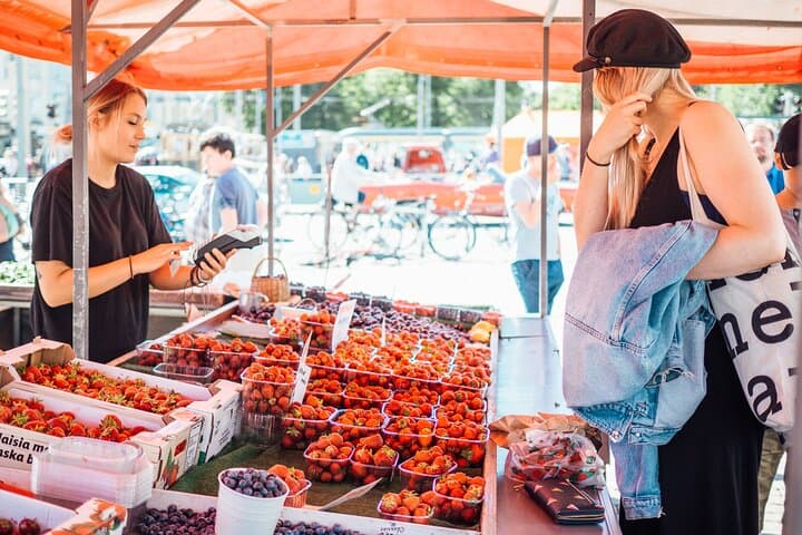 CITY Tour with Food Tasting in Helsinki