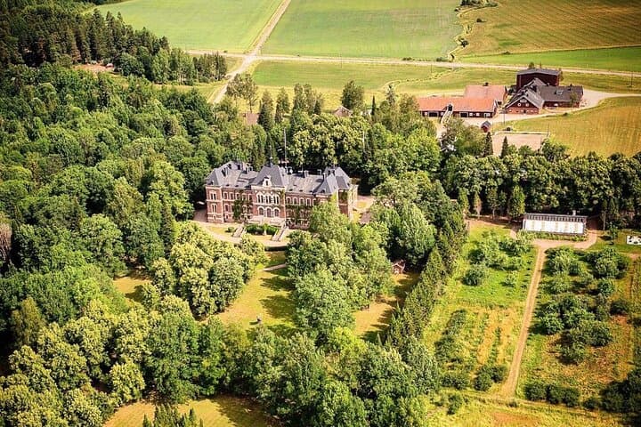 VIP Tour Porvoo and Old Manor by Mercedes with Private Guide