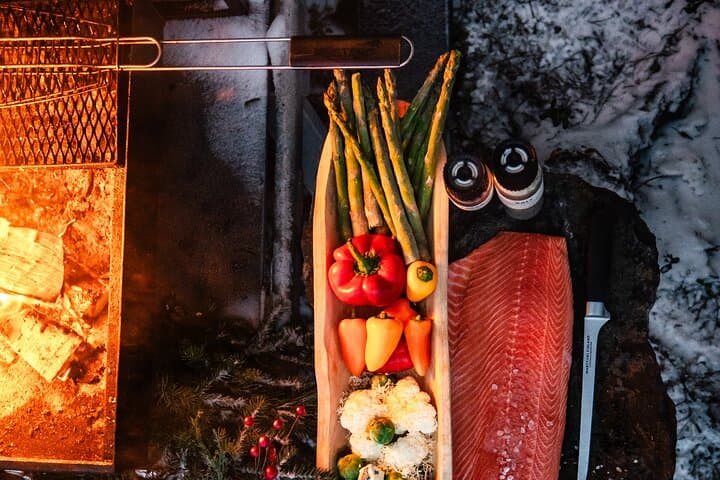 Experience Northern Lights a Traditional Finnish Dinner in Igloo