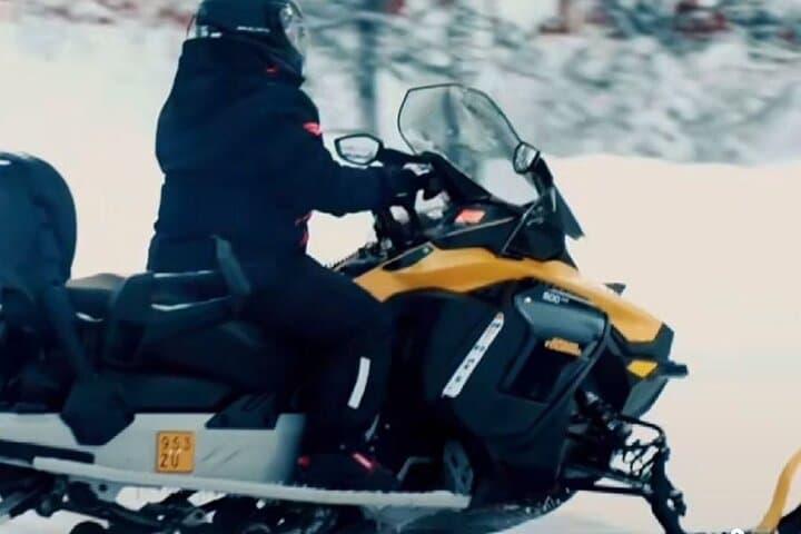 Levi: Twilight Snowmobile Safari & Stargazing Experience
