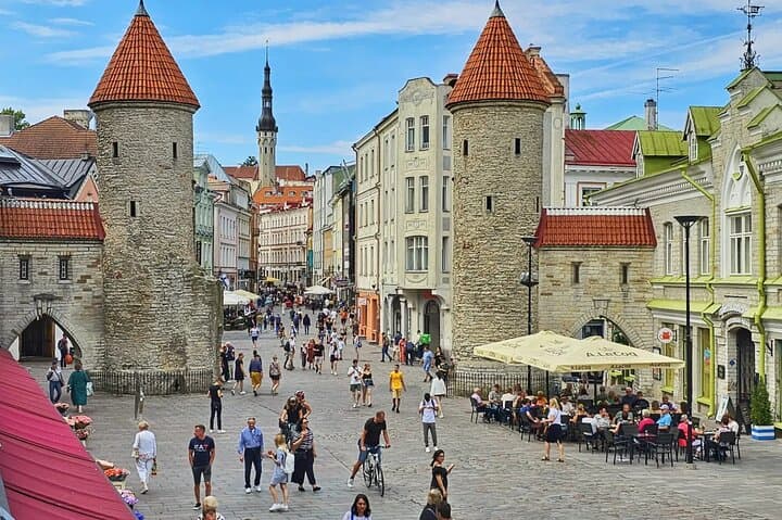 Helsinki to Tallinn History & Heritage Guided Tour with Cruise