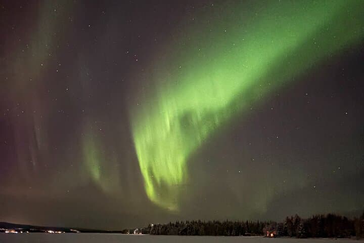 From Rovaniemi: Northern Lights Tour with Campfire Snacks