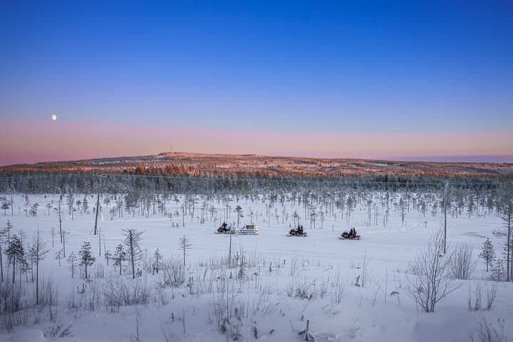 Family Snowmobile Safari in Rovaniemi in small group