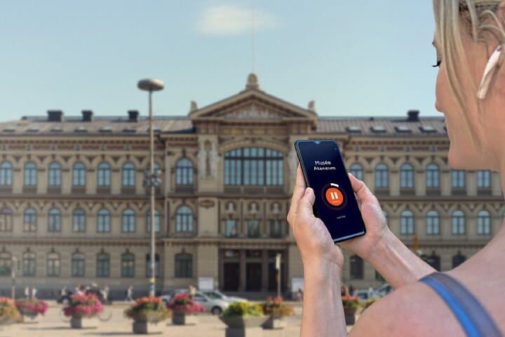 Free Helsinki Tour: In front of the neo-renaissance façade of the Ateneum, the most famous art museum in the country.