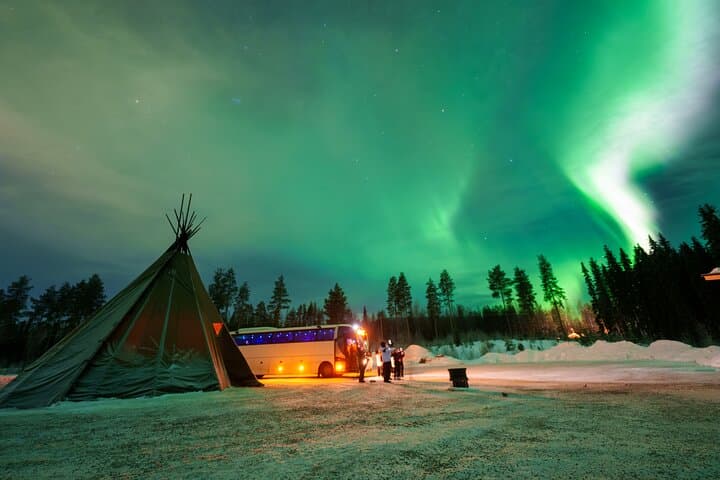 Bus Tour with Hunting Northern Lights