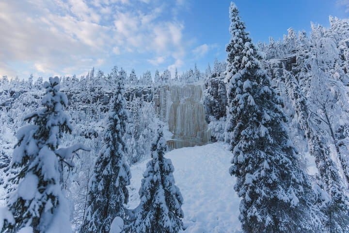 Hike to Frozen Waterfalls of Korouoma Including BBQ Lunch from Rovaniemi