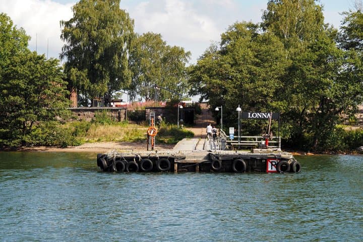 Ferry to Suomenlinna Fortress Island