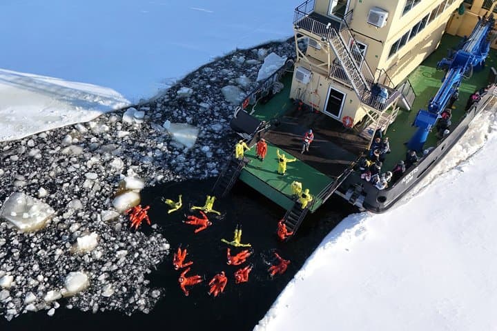 From Rovaniemi: Icebreaker Arktis Cruise with icefloating