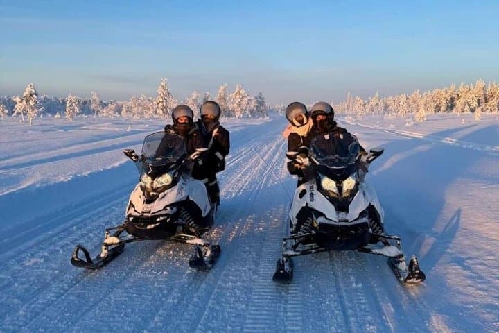 Levi: Twilight Snowmobile Safari & Stargazing Experience