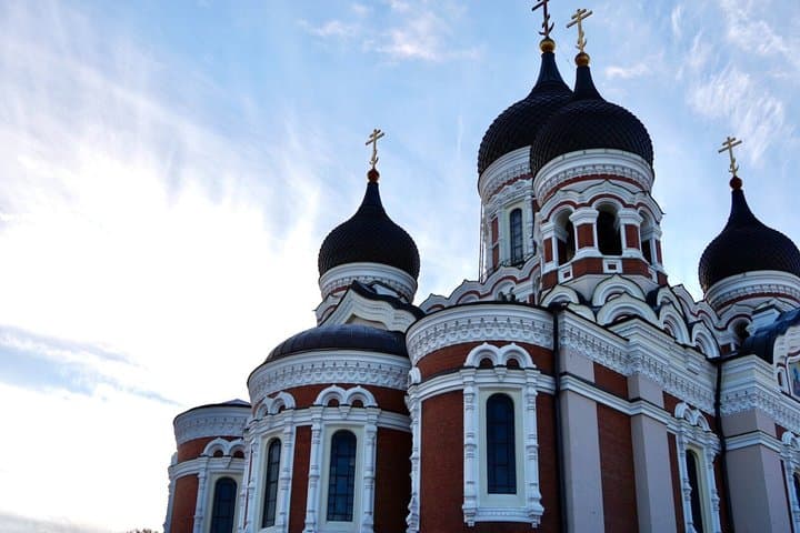 Luxury Day Trip to Tallinn with Business Lounge and lavish buffet