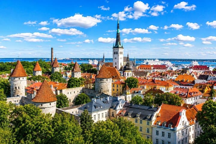 Luxury Day Trip to Tallinn with Business Lounge and lavish buffet