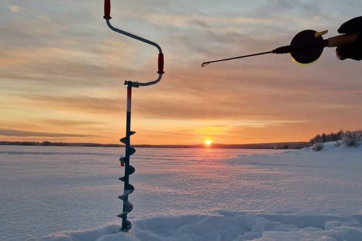 Rovaniemi Snowshoeing and Ice Fishing Winter Adventure