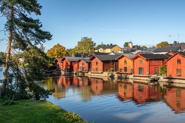 Helsinki to Porvoo Private Guided Day Car Trip