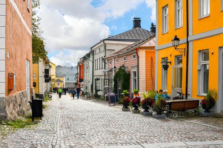 Helsinki to Porvoo Private Guided Day Car Trip