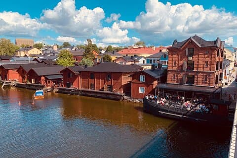 Private Guided Tour Porvoo & Helsinki by Mercedes- V Class