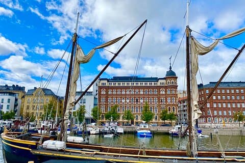 Helsinki and Suomenlinna Day Tour with Ferry Ride