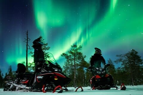 Night-time Adventure by Snowmobile (Small group of 8)
