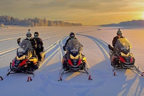 Rovaniemi: Snowmobile Wilderness Tour, Small Group & Local Guide