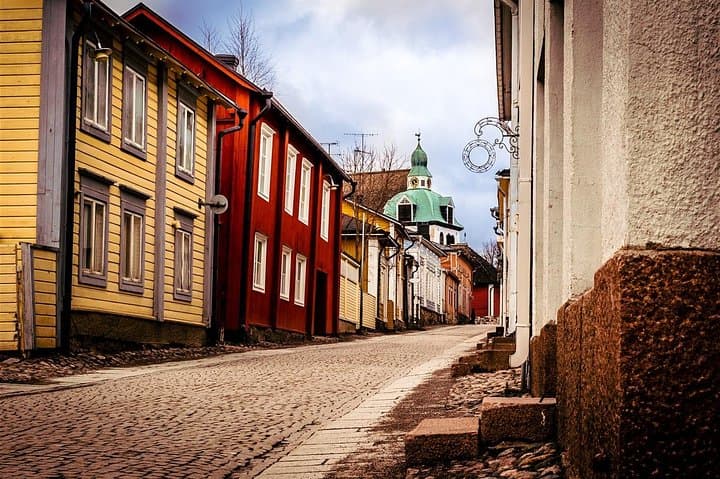 Helsinki: Private VIP Trip to Medieval Porvoo (snacks incl)