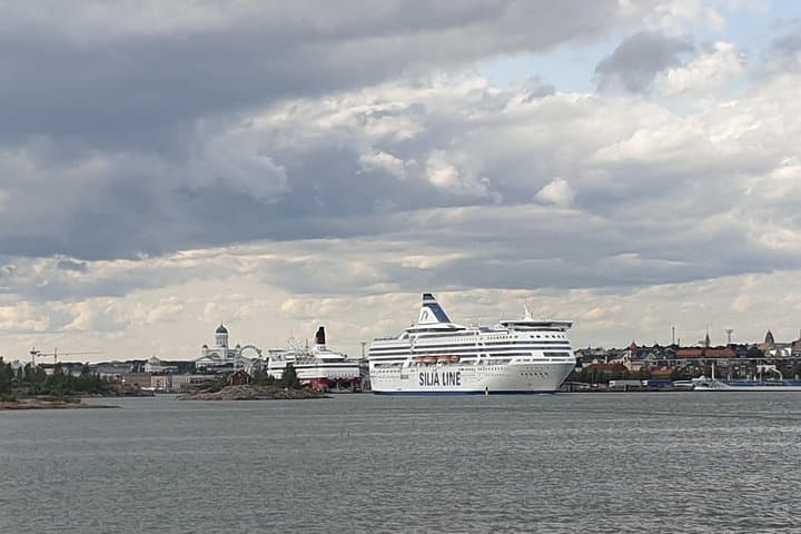 Private sightseeing tour around Helsinki by VIP car for 1-6 pax.